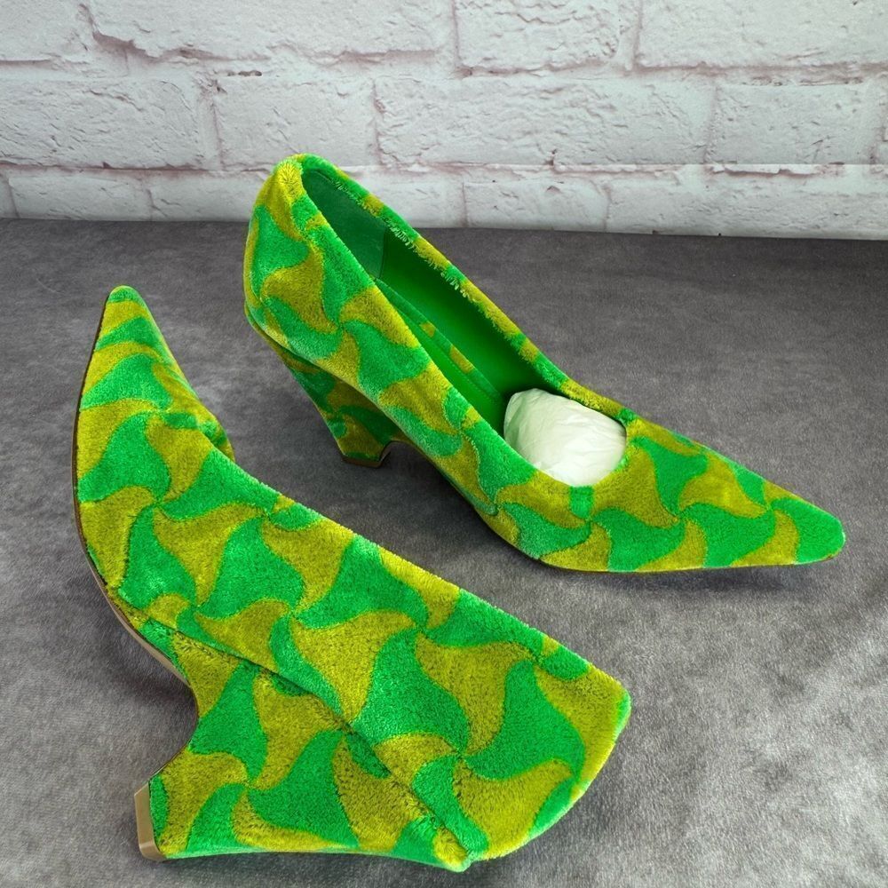 Rare Bottega Veneta Resort ‘22 Carpet Wavy Triangle Point Pumps NIB 39 - Picture 3 of 11